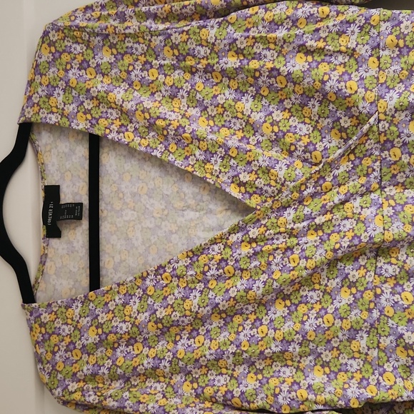 Forever 21 Cropped long sleeve top with floral print, faux wrap-over, 0X - Picture 3 of 8